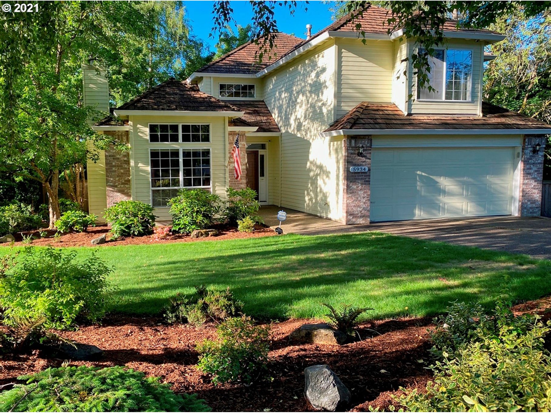 5934 Southwest Kruse Ridge Drive Portland, OR 97219 - Photo 1 of 32 Gallery Image 1