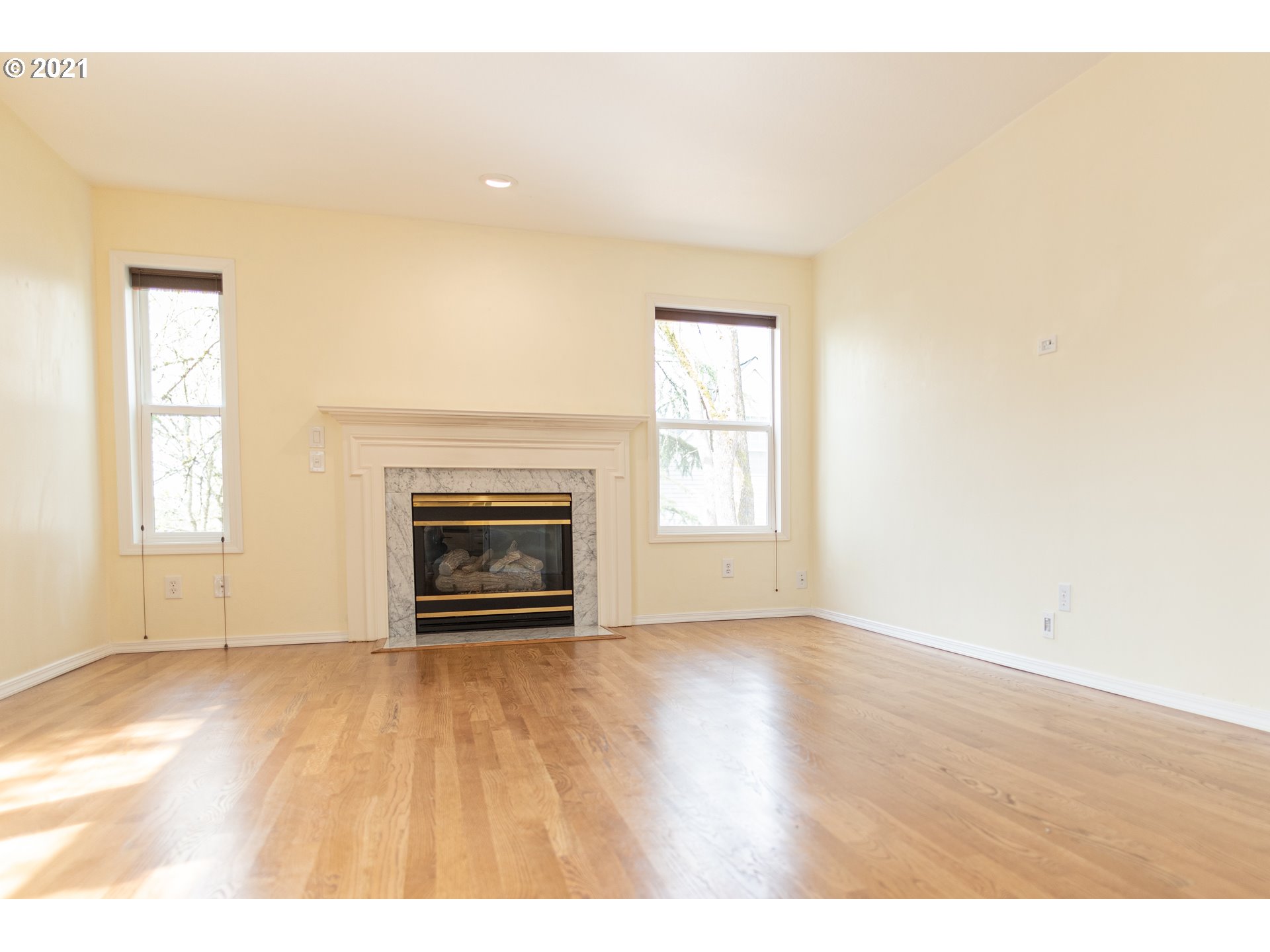 5934 Southwest Kruse Ridge Drive Portland, OR 97219 - Photo 18 of 32 Family Room