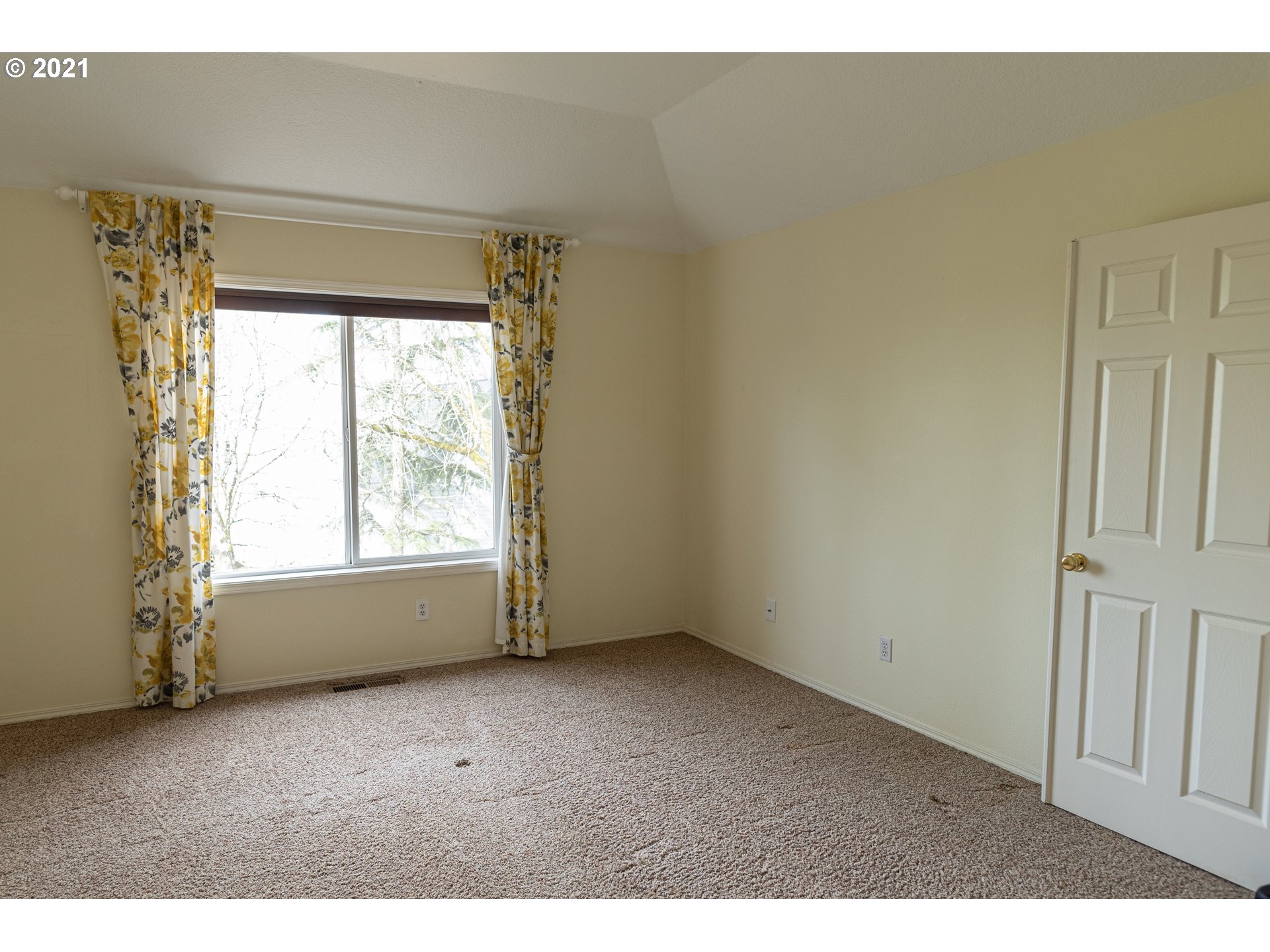 5934 Southwest Kruse Ridge Drive Portland, OR 97219 - Photo 20 of 32 Bedroom, Primary