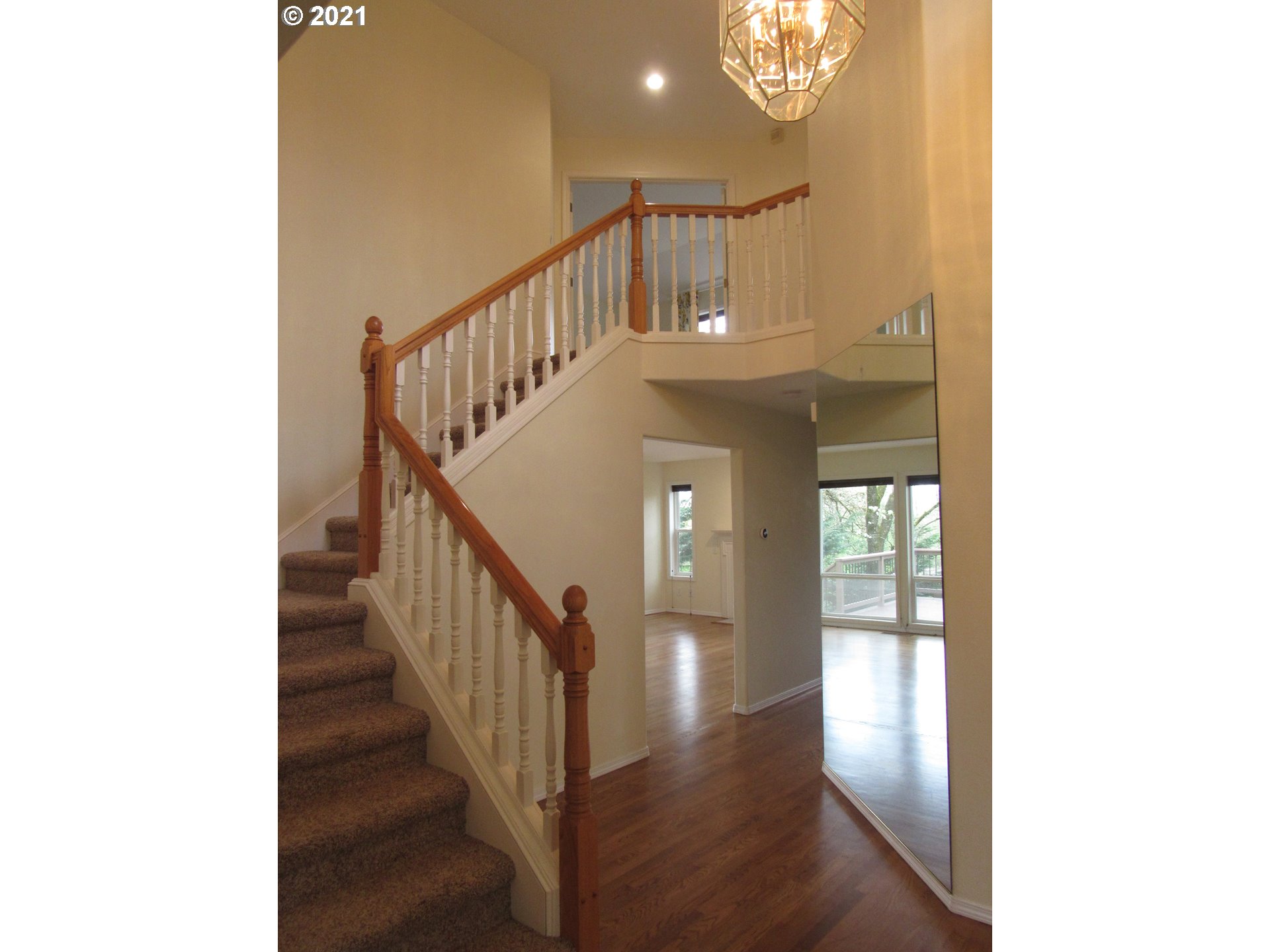 5934 Southwest Kruse Ridge Drive Portland, OR 97219 - Photo 8 of 32 Entrance/Foyer