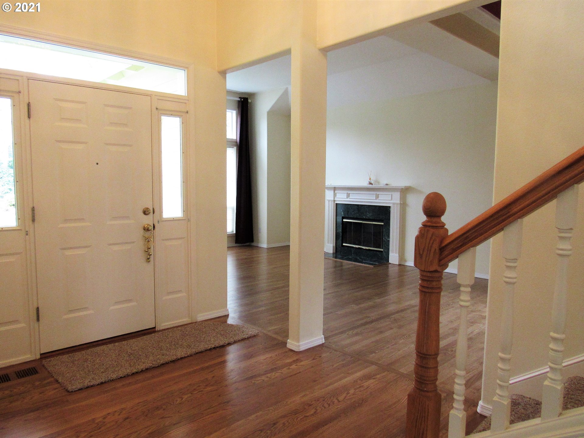 5934 Southwest Kruse Ridge Drive Portland, OR 97219 - Photo 9 of 32 Entrance/Foyer