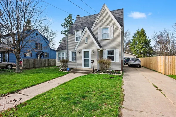 $249,900 | 1103 Vassar Drive, Kalamazoo, MI 49001