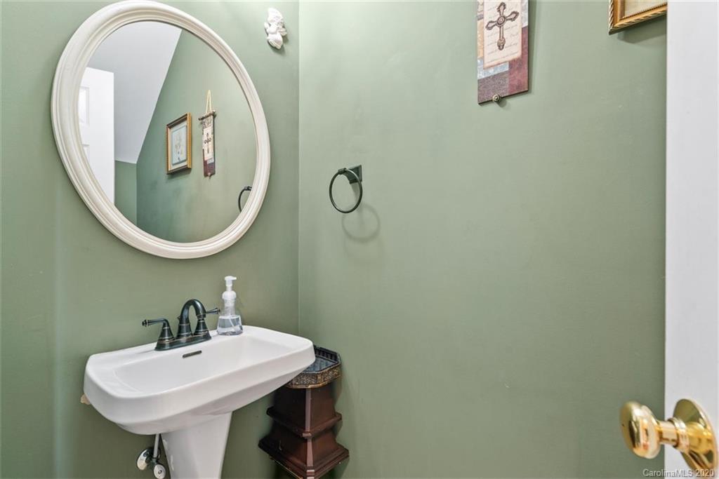 10919 Hellebore Road Charlotte, NC 28213 - Photo 8 of 33 Gallery Image 8