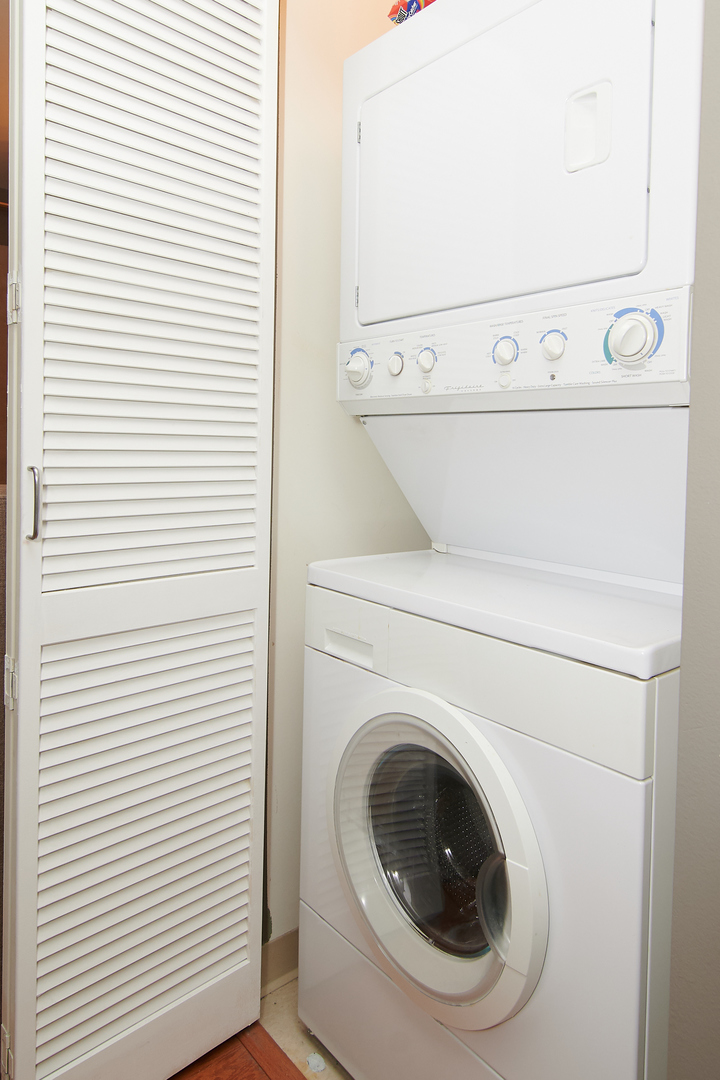 210 South Desplaines Street, Unit 1003 Chicago, IL 60661 - Photo 16 of 27 a close up view of a washer and dryer