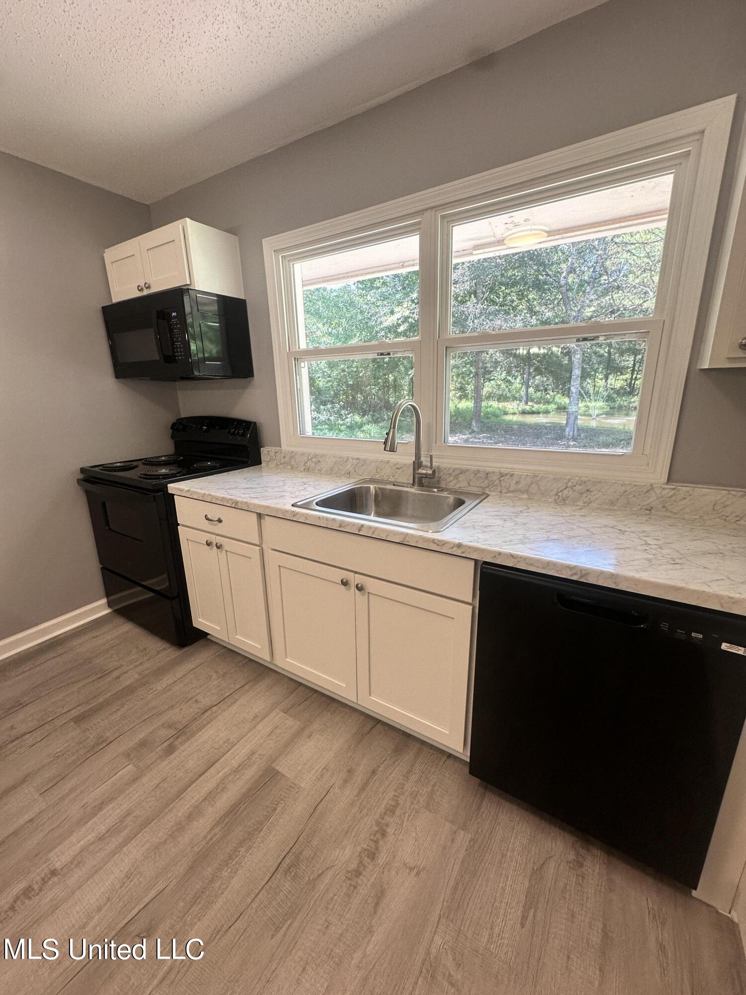 282 Highway 332 Grenada, MS 38901 - Photo 4 of 31 IMG_7767