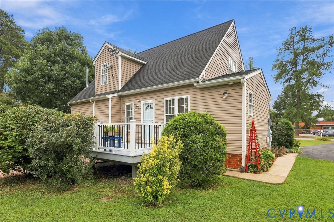 244 East Huntsman Road Sandston, VA 23150 - Photo 46 of 54 Siding exterior with dormer window, front deck wit
