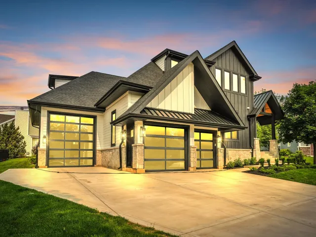 $1,725,000 | 525 Maple Street, Lake Geneva, WI 53147