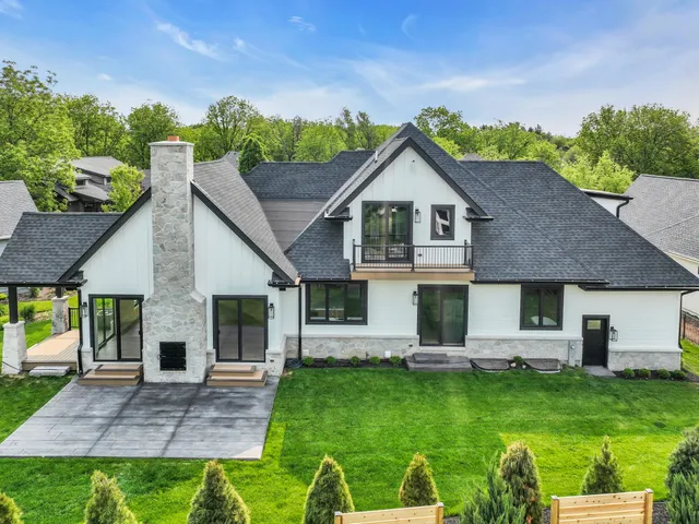 $1,725,000 | 525 Maple Street, Lake Geneva, WI 53147