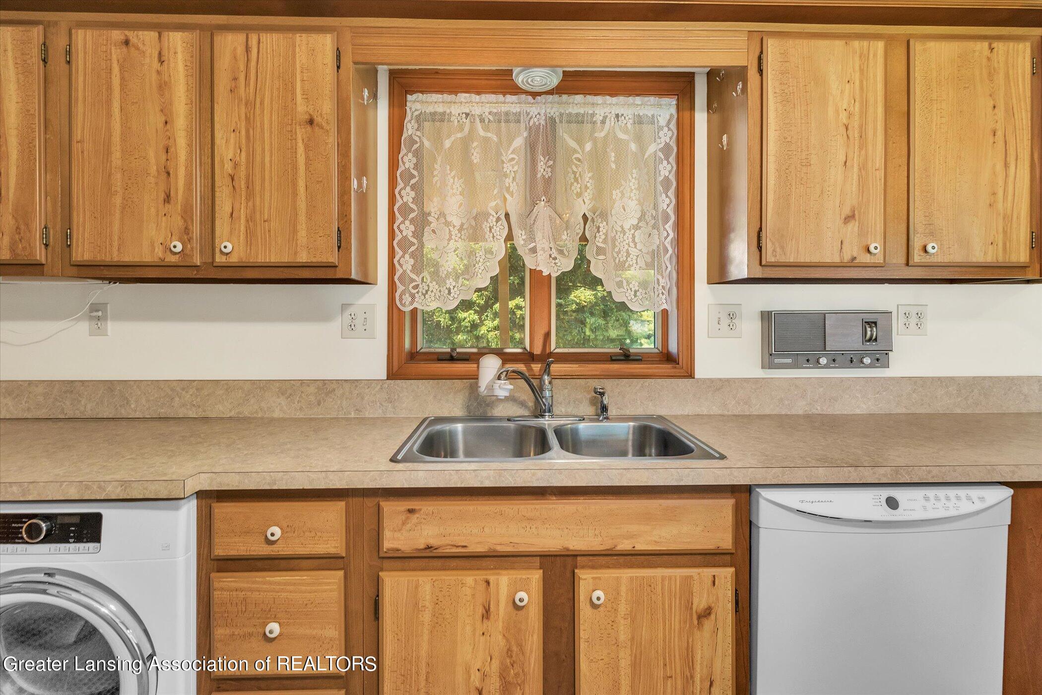 15200 Airport Road Lansing, MI 48906 - Photo 15 of 52 16-15200-Airport-WindowStill-Real-Estate