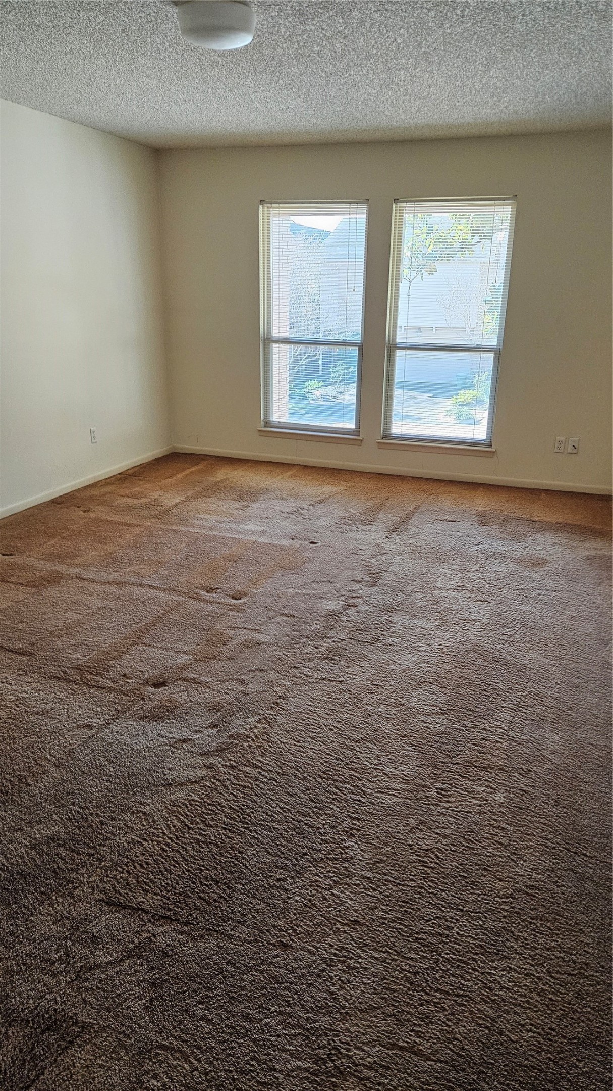 5607 Innsbruck Street Bellaire, TX 77401 - Photo 7 of 11 an empty room with windows