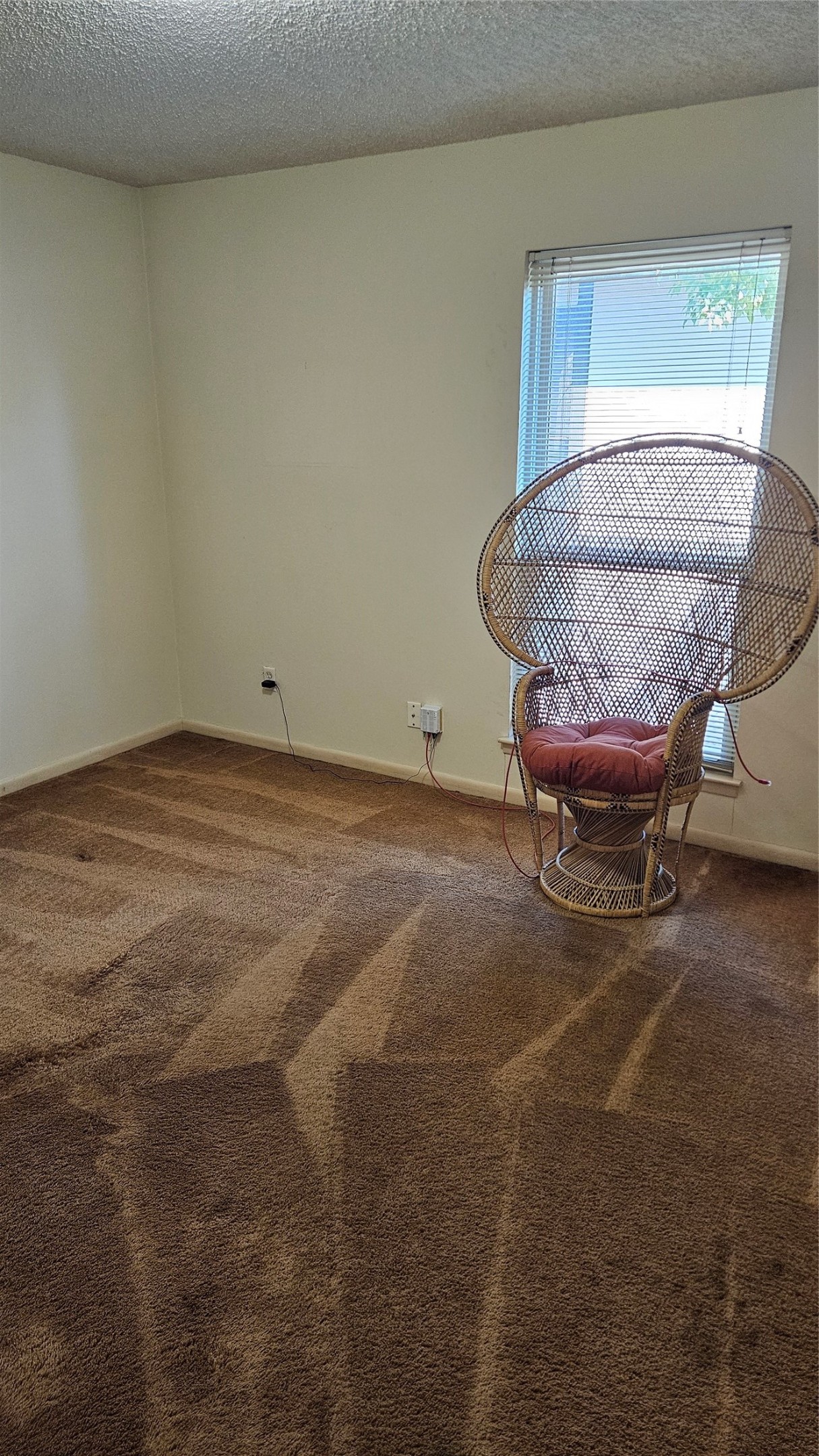 5607 Innsbruck Street Bellaire, TX 77401 - Photo 9 of 11 a room with a table and chairs