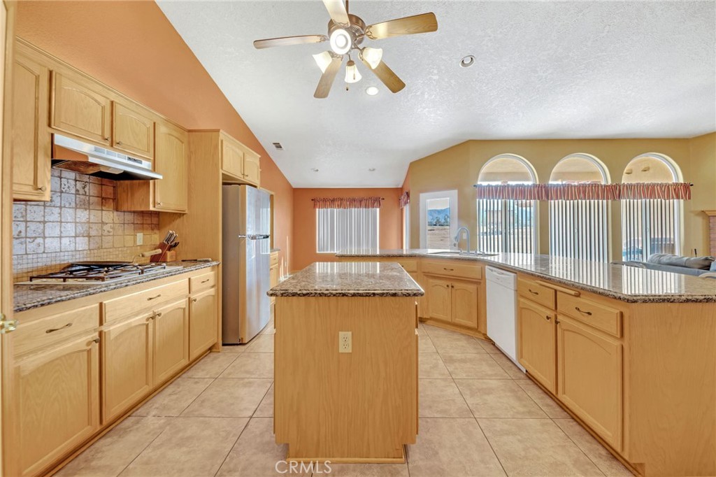 23675 Colony Road Apple Valley, CA 92308 - Photo 5 of 38