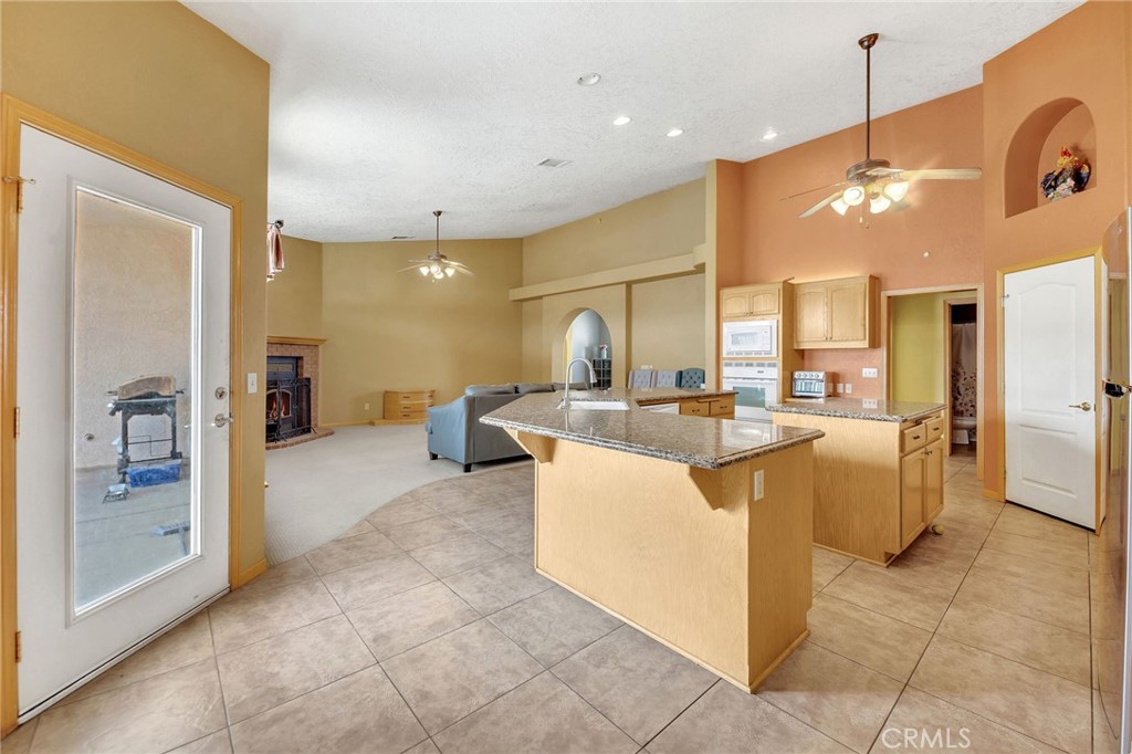 23675 Colony Road Apple Valley, CA 92308 - Photo 6 of 38