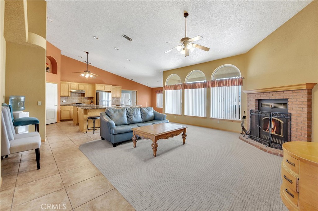 23675 Colony Road Apple Valley, CA 92308 - Photo 8 of 38