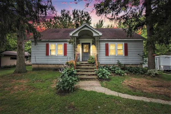 $350,000 | 7079 Us-12, Three Oaks, MI 49128