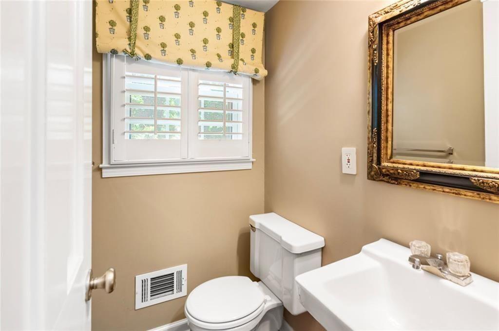 647 Shannon Green Circle Southwest Mableton, GA 30126 - Photo 10 of 40