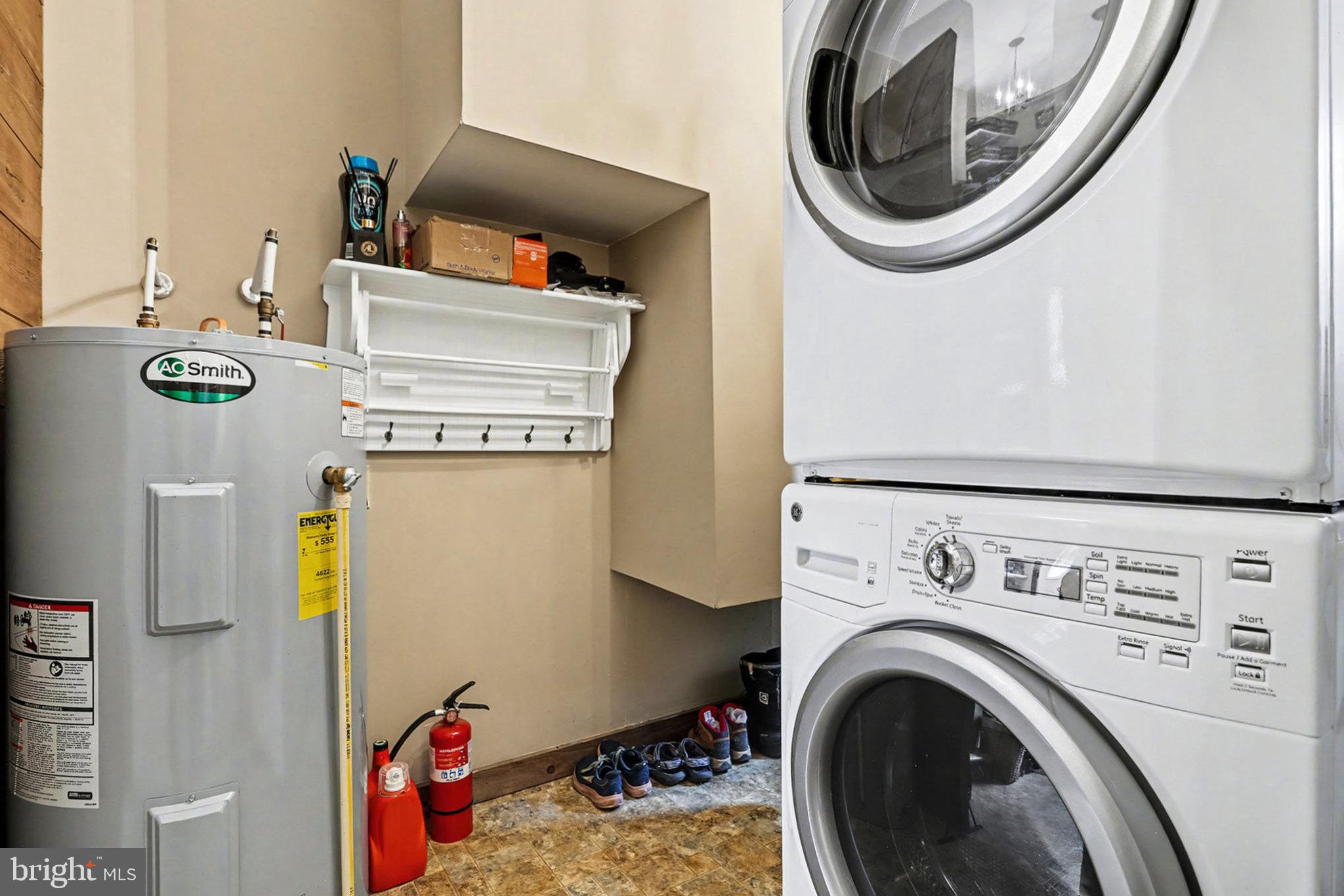 27 Ridge Road Lititz, PA 17543 - Photo 41 of 61 a utility room with dryer and washer
