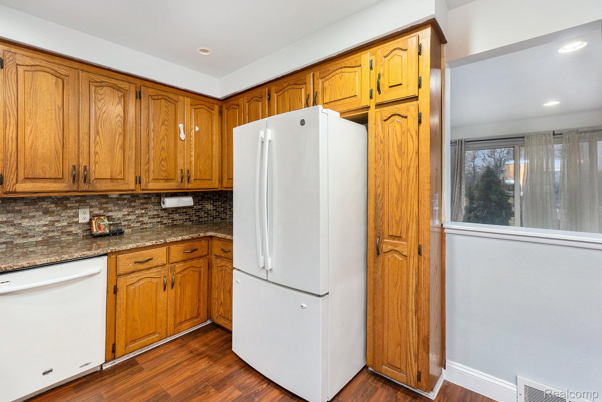 4863 East Thirteen Mile Road Warren, MI 48092 - Photo 9 of 25 Gallery Image 9