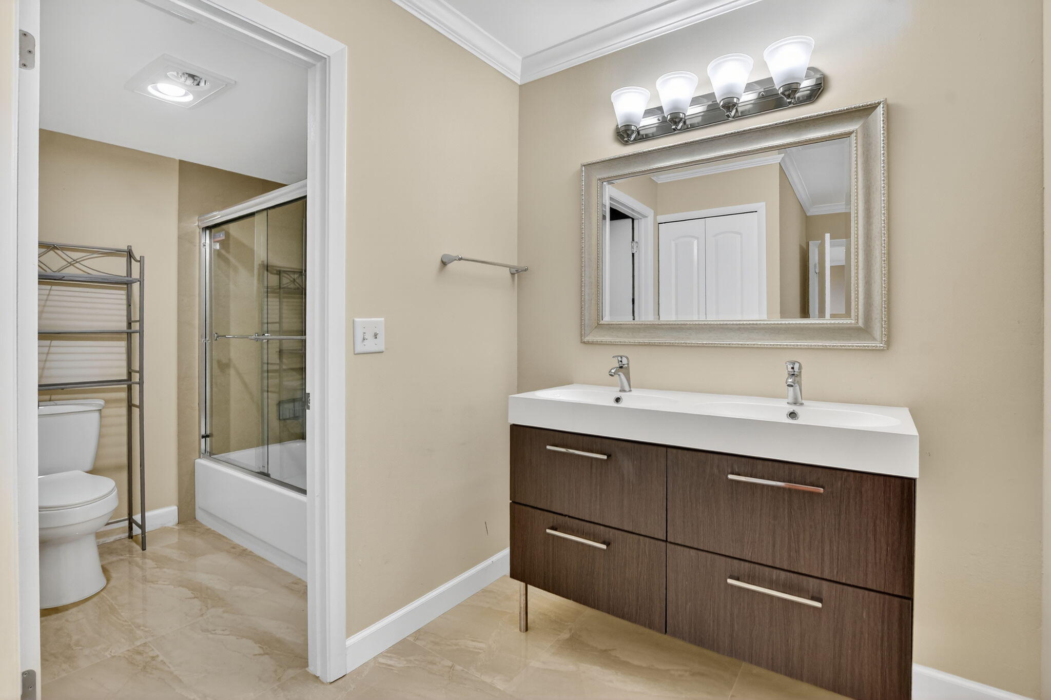 9268 Vista Del Lago, Unit D Boca Raton, FL 33428 - Photo 18 of 34 Owners Bathroom