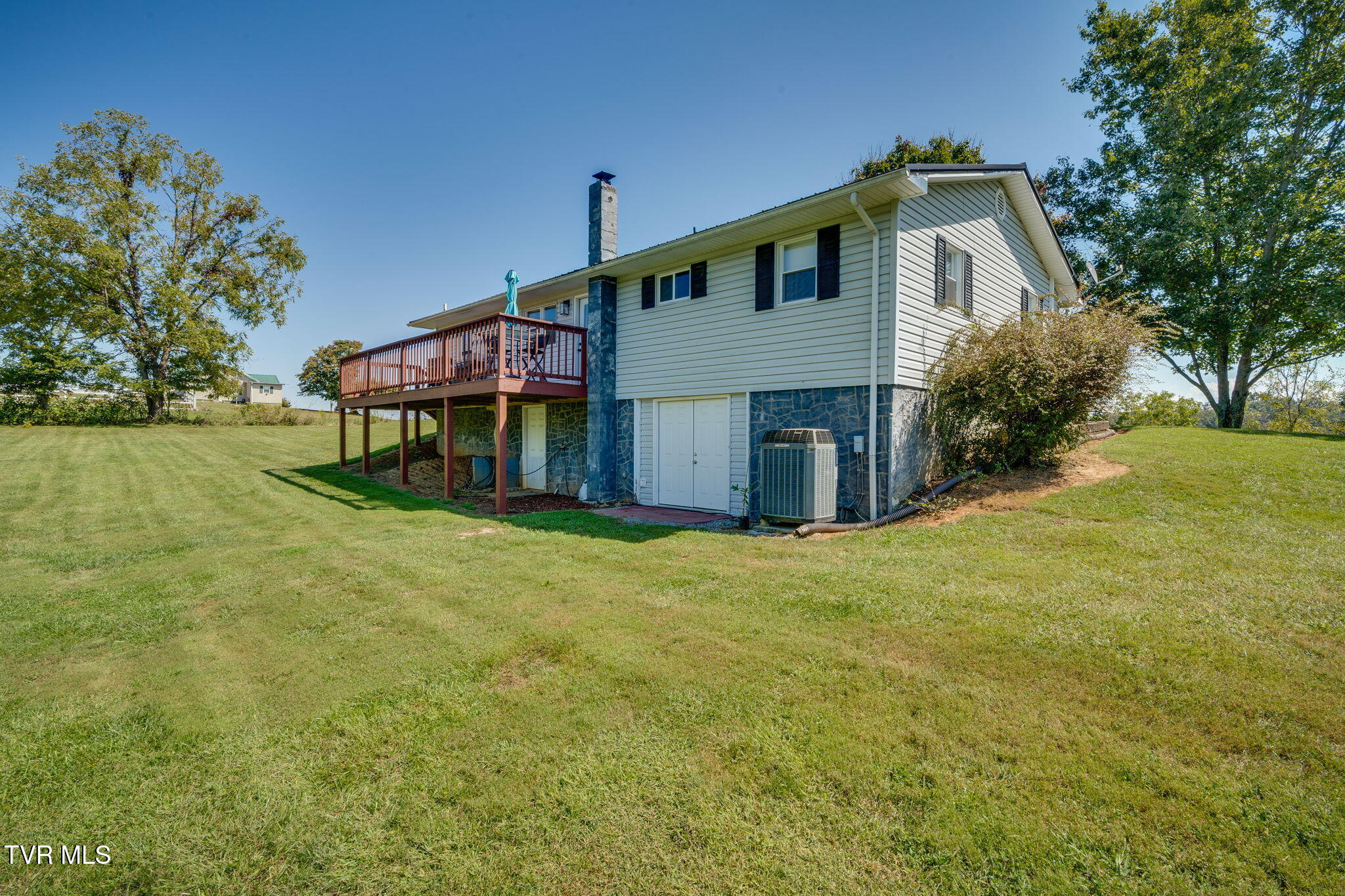 332 Deerlick Road Piney Flats, TN 37686 - Photo 27 of 36 026