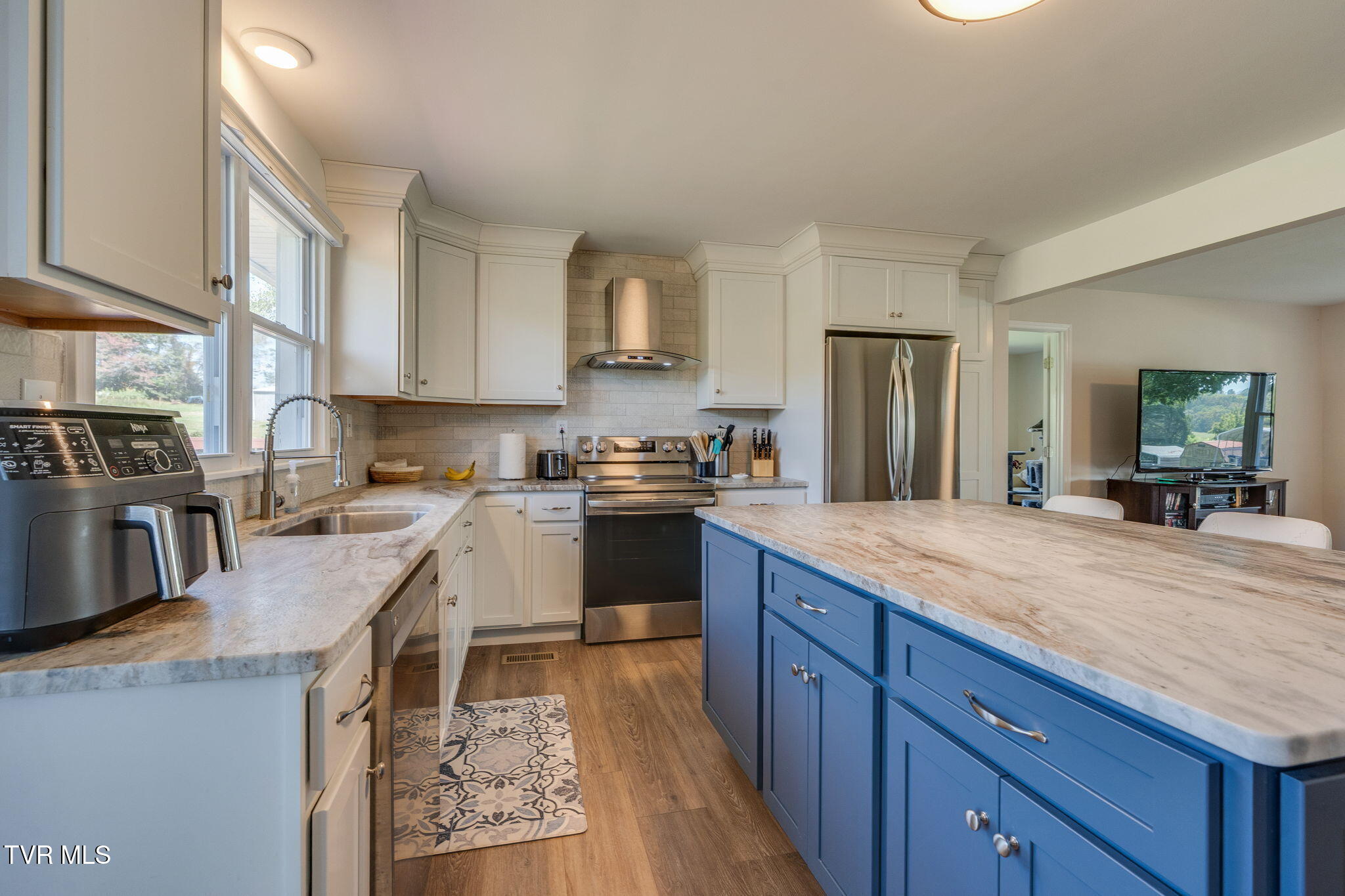 332 Deerlick Road Piney Flats, TN 37686 - Photo 7 of 36 009