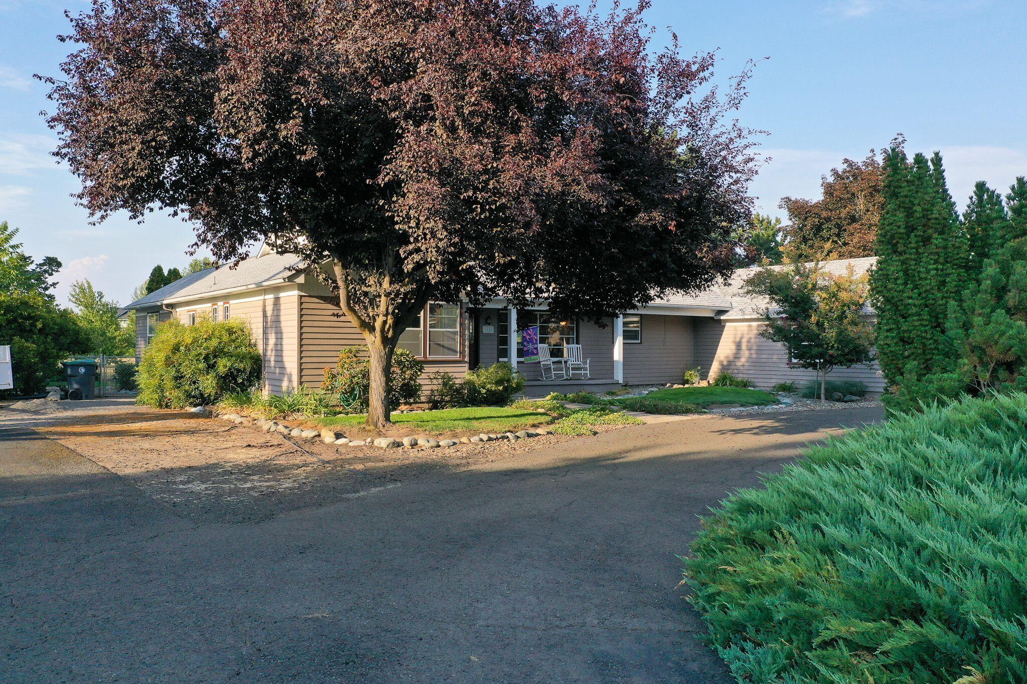 1988 Taylor Road Central Point, OR 97502 - Photo 26 of 32 L9qFovzE