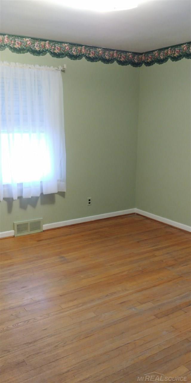 30521 Utica Road Roseville, MI 48066 - Photo 13 of 19 12x12! Main floor!