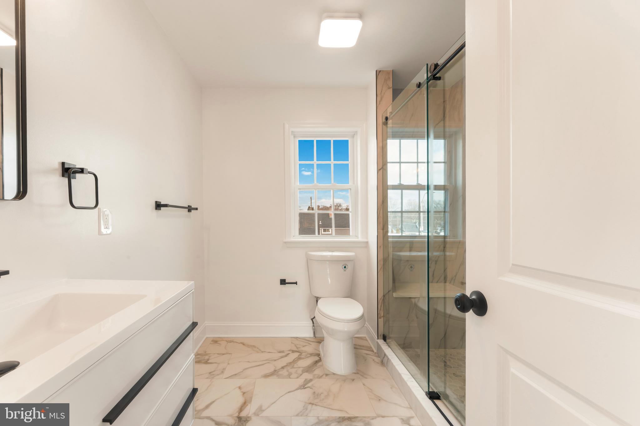 122 Ivy Hill Road Levittown, PA 19057 - Photo 31 of 36 a bathroom with a bathtub toilet and sink