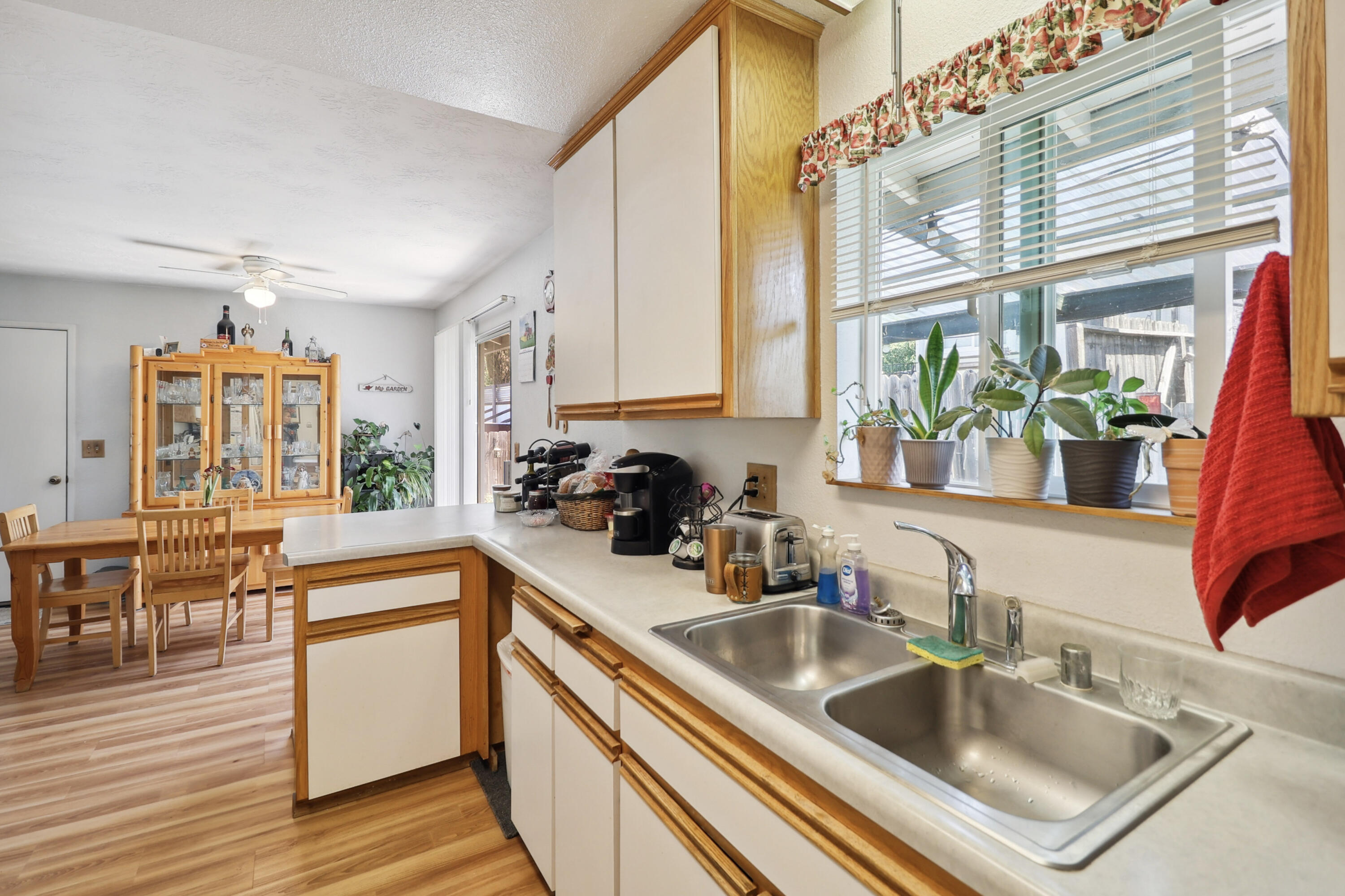 14851 Ravine Road Redding, CA 96003 - Photo 15 of 32 Kitchen