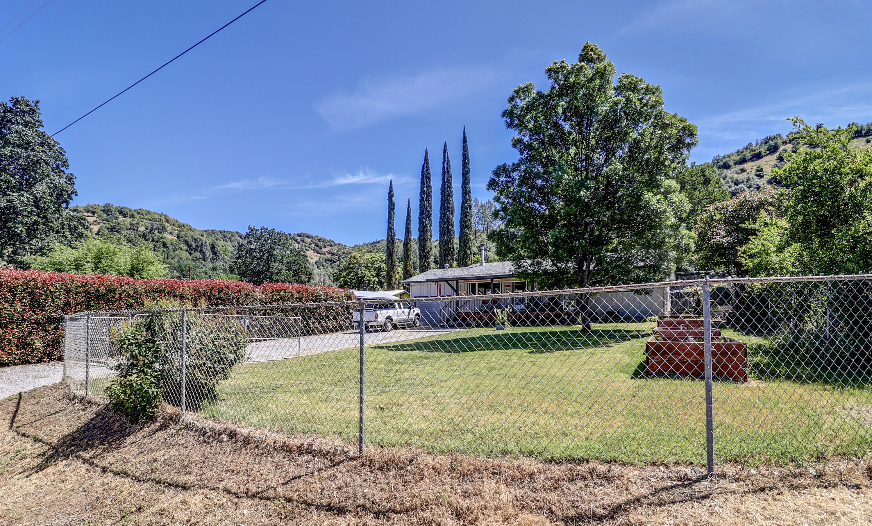 14851 Ravine Road Redding, CA 96003 - Photo 30 of 32 Front Yard