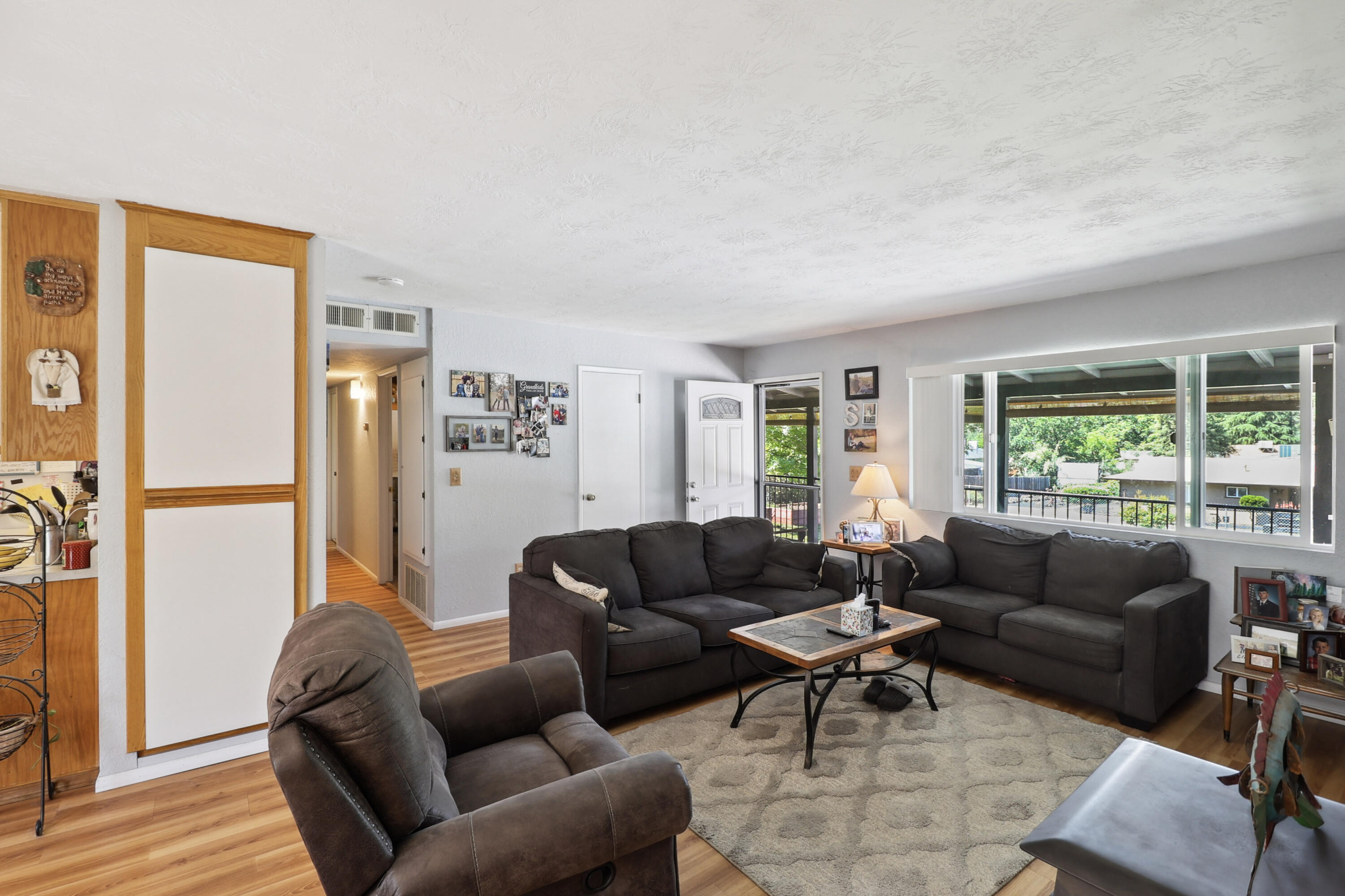14851 Ravine Road Redding, CA 96003 - Photo 9 of 32 Living Room