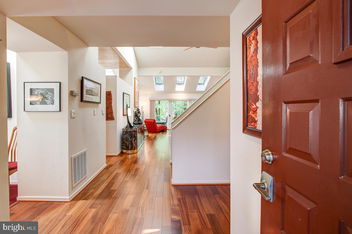 2117 South Bay Lane Reston, VA 20191 - Photo 3 of 35