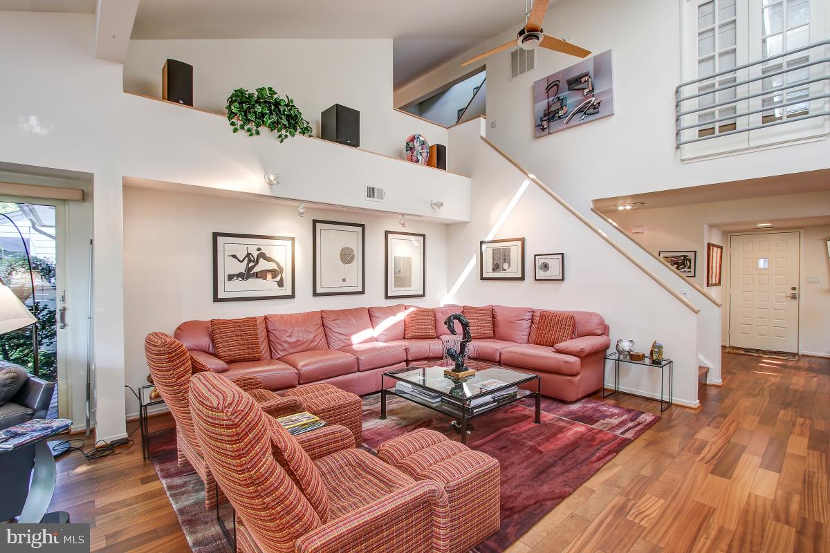 2117 South Bay Lane Reston, VA 20191 - Photo 5 of 35
