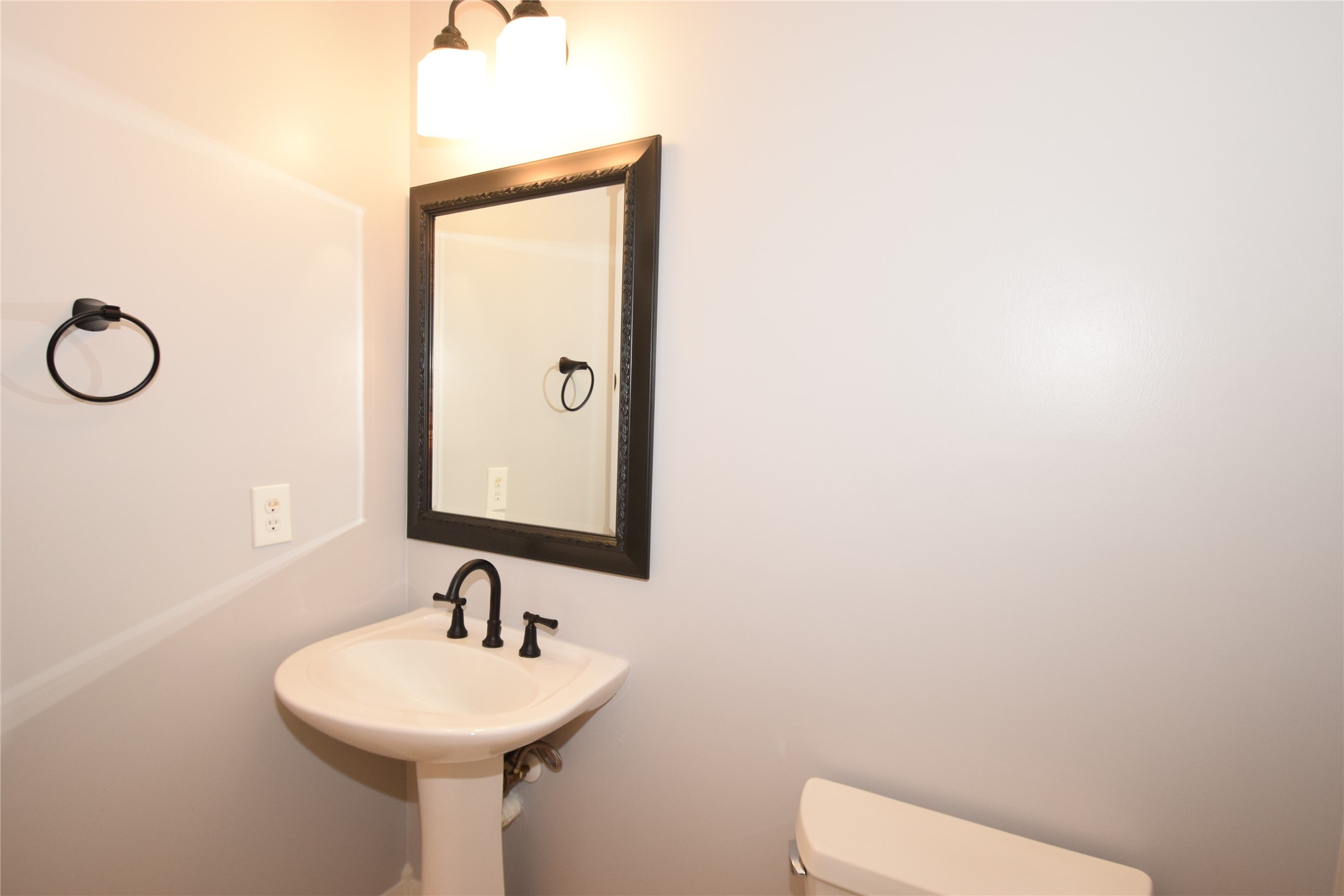 22018 Rustic Shores Lane Katy, TX 77450 - Photo 19 of 46 Half bath just off the entry.