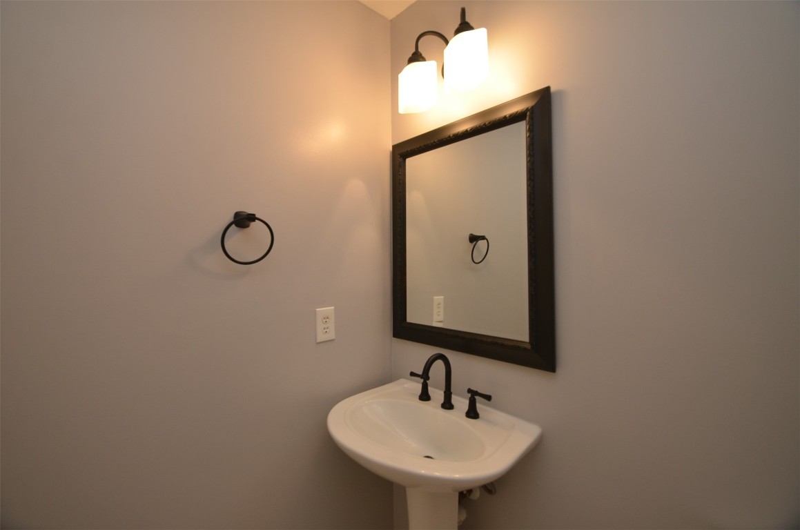 22018 Rustic Shores Lane Katy, TX 77450 - Photo 21 of 50 Half Bathroom in Entry Way