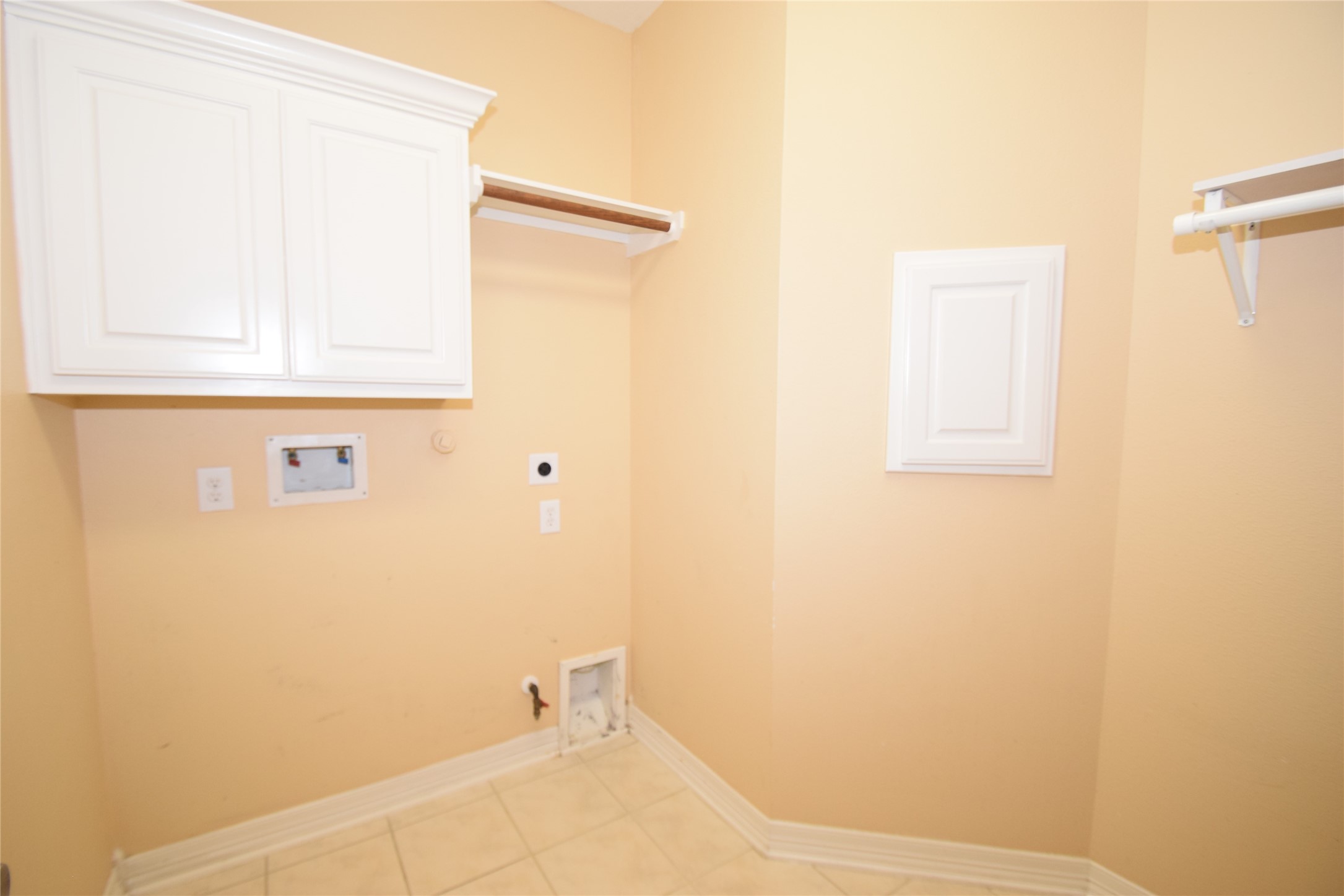 22018 Rustic Shores Lane Katy, TX 77450 - Photo 20 of 46 Utility room with a laundry chute.