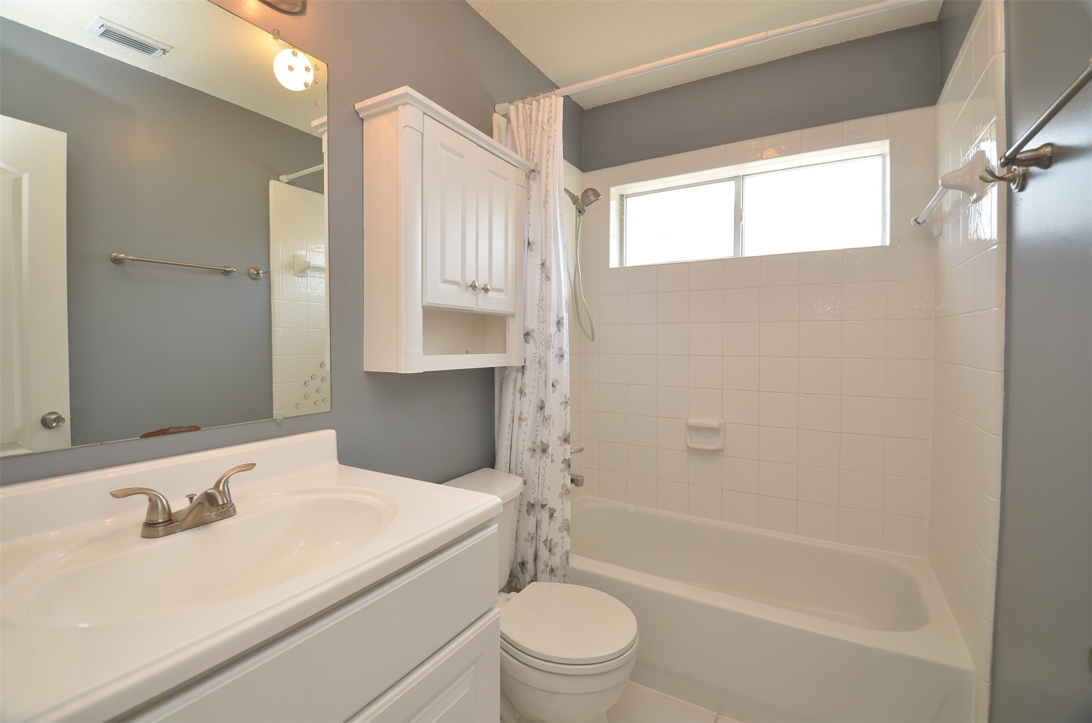 22018 Rustic Shores Lane Katy, TX 77450 - Photo 37 of 50 Full Bathroom just off the 1 Secondary Bedroom
