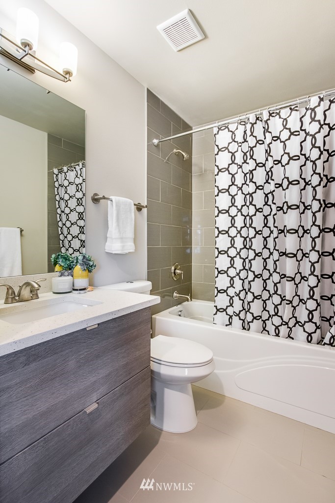 3953 Southwest Oregon Street Seattle, WA 98116 - Photo 11 of 21 Gallery Image 11