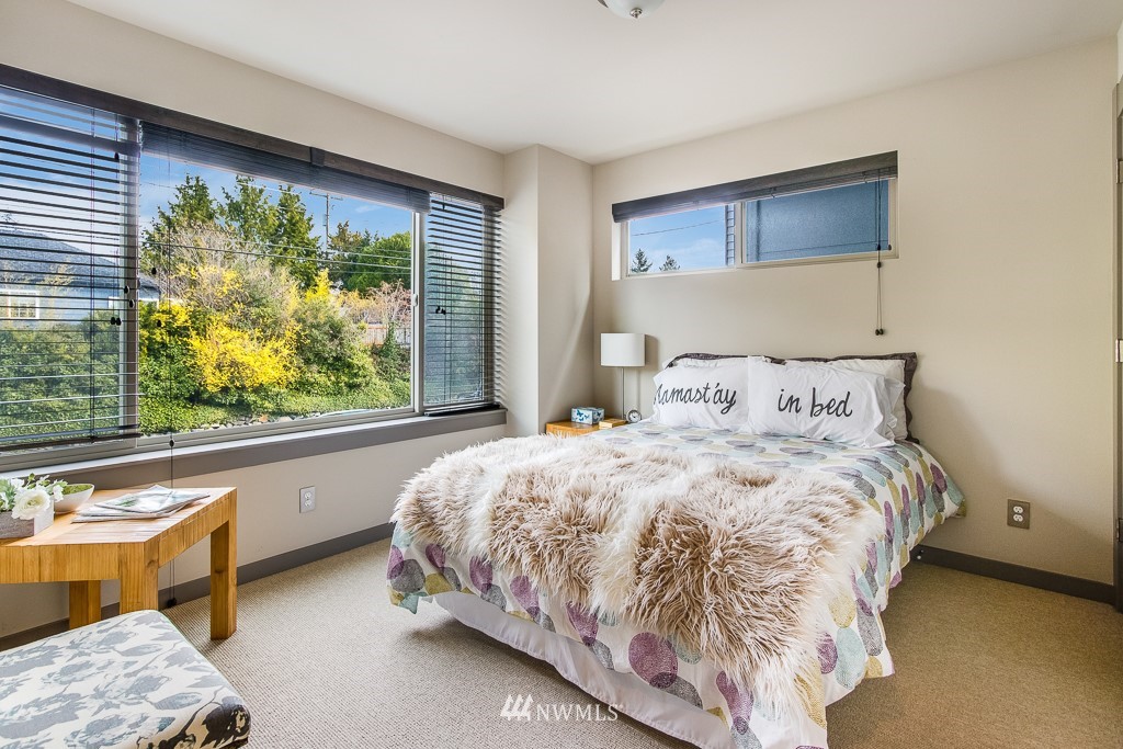 3953 Southwest Oregon Street Seattle, WA 98116 - Photo 12 of 21 Gallery Image 12