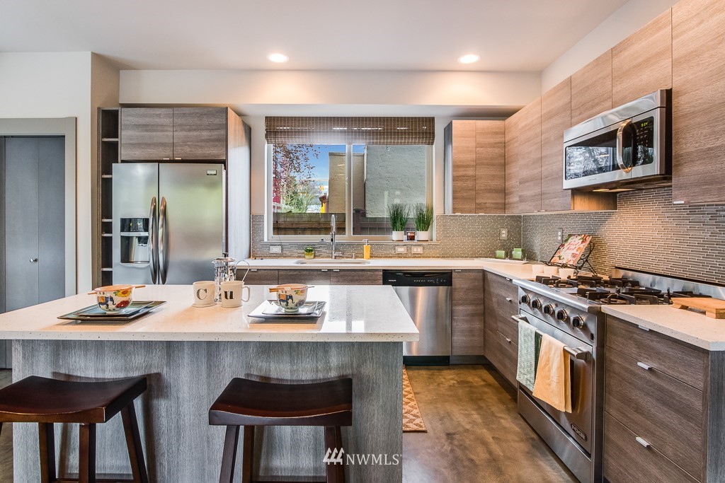 3953 Southwest Oregon Street Seattle, WA 98116 - Photo 5 of 21 Gallery Image 5
