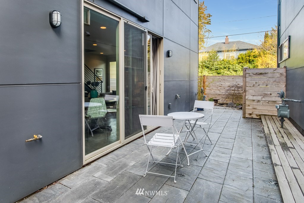3953 Southwest Oregon Street Seattle, WA 98116 - Photo 9 of 21 Gallery Image 9
