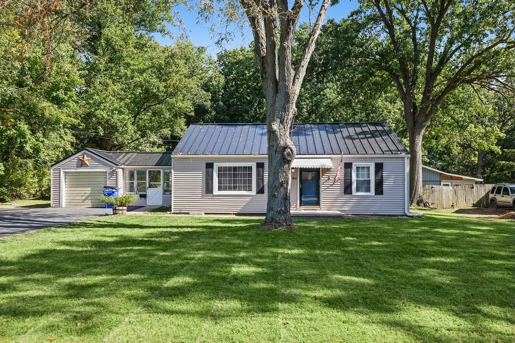 2832 North Fairview Avenue Decatur, IL 62526 - Photo 2 of 27 Gallery Image 2