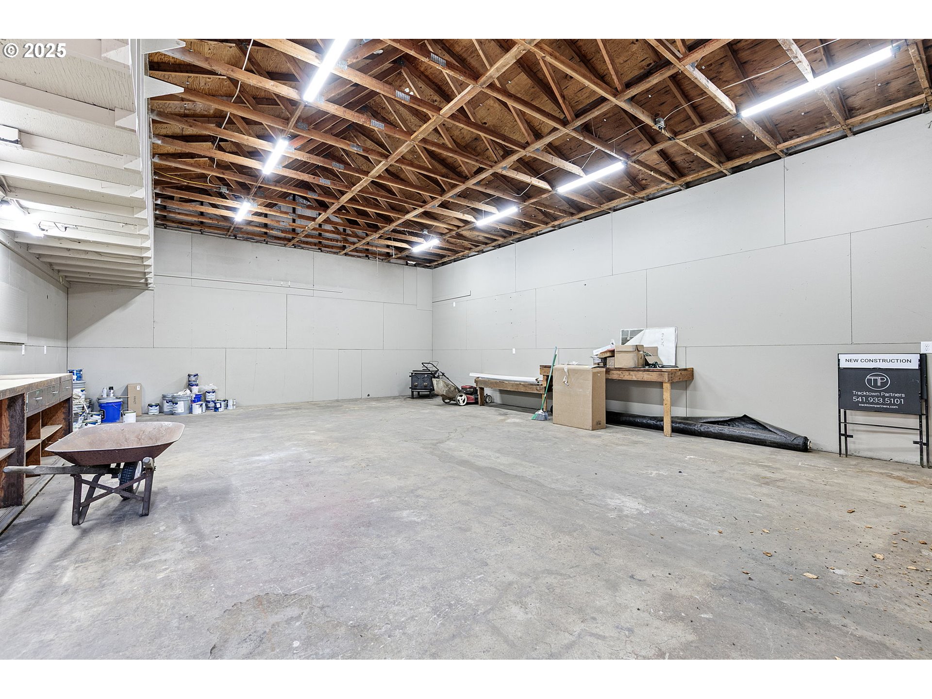 1938 7th Street Springfield, OR 97477 - Photo 41 of 48 a view of livingroom with furniture