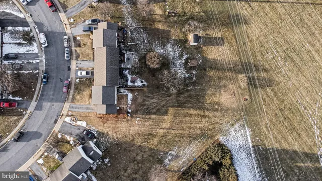 a picture of a room with a floor plan