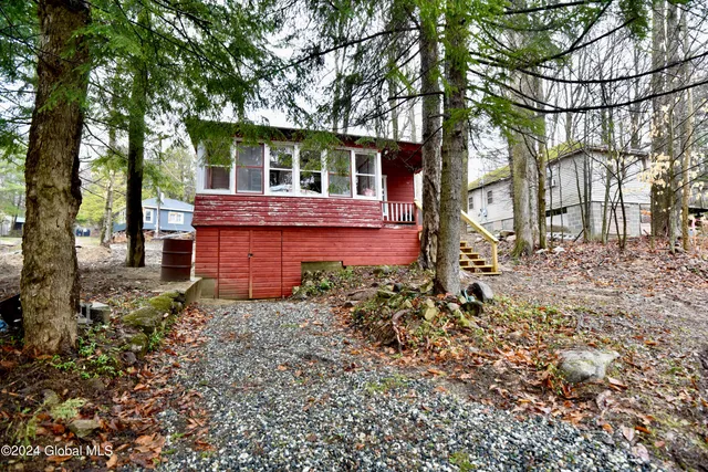 $119,500 | 4 Clark Avenue, Greenfield, NY 12850