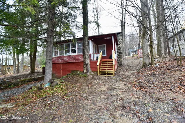 $119,500 | 4 Clark Avenue, Greenfield, NY 12850