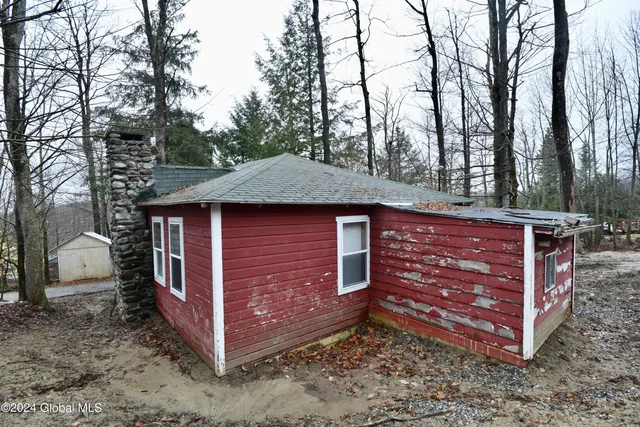 $119,500 | 4 Clark Avenue, Greenfield, NY 12850