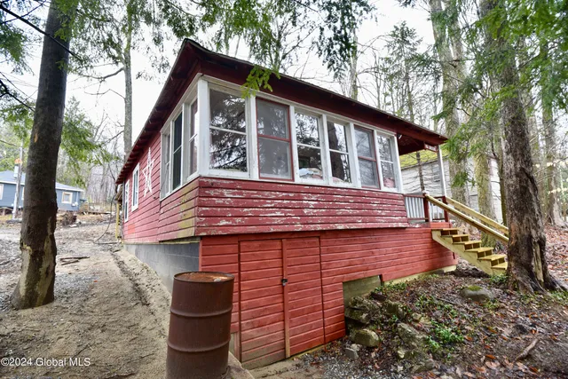 $119,500 | 4 Clark Avenue, Greenfield, NY 12850