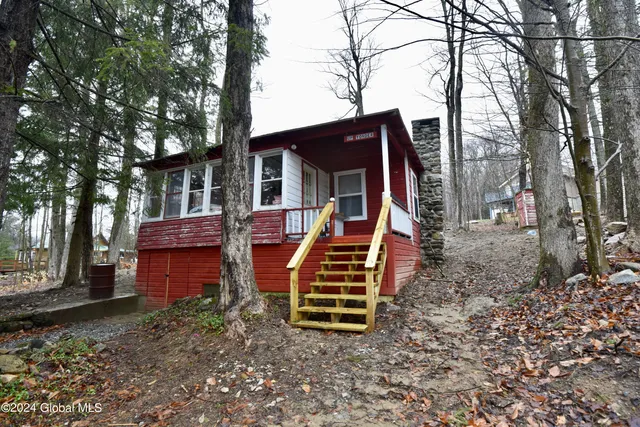 $119,500 | 4 Clark Avenue, Greenfield, NY 12850