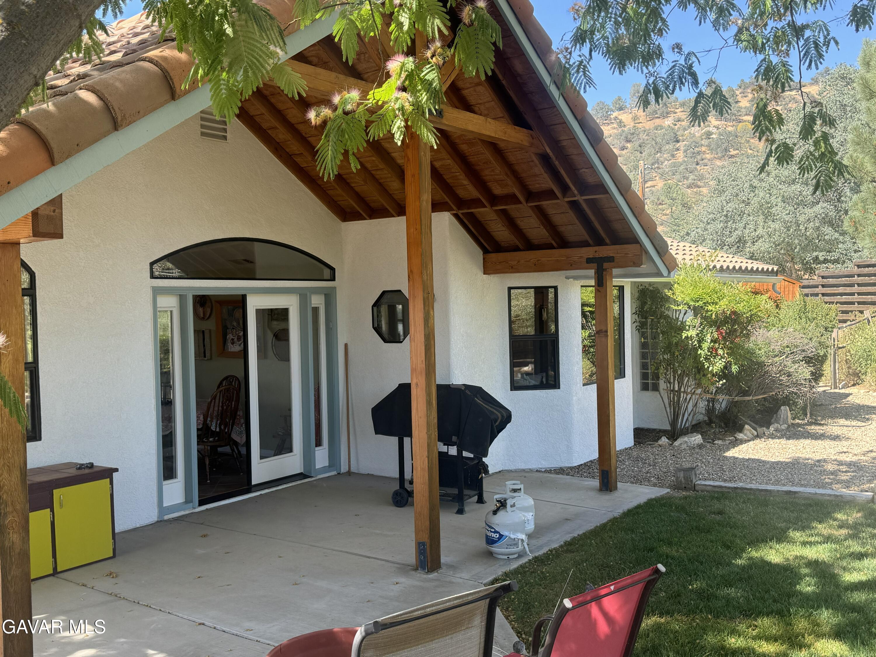 21405 Prospect Avenue Tehachapi, CA 93561 - Photo 17 of 20 back